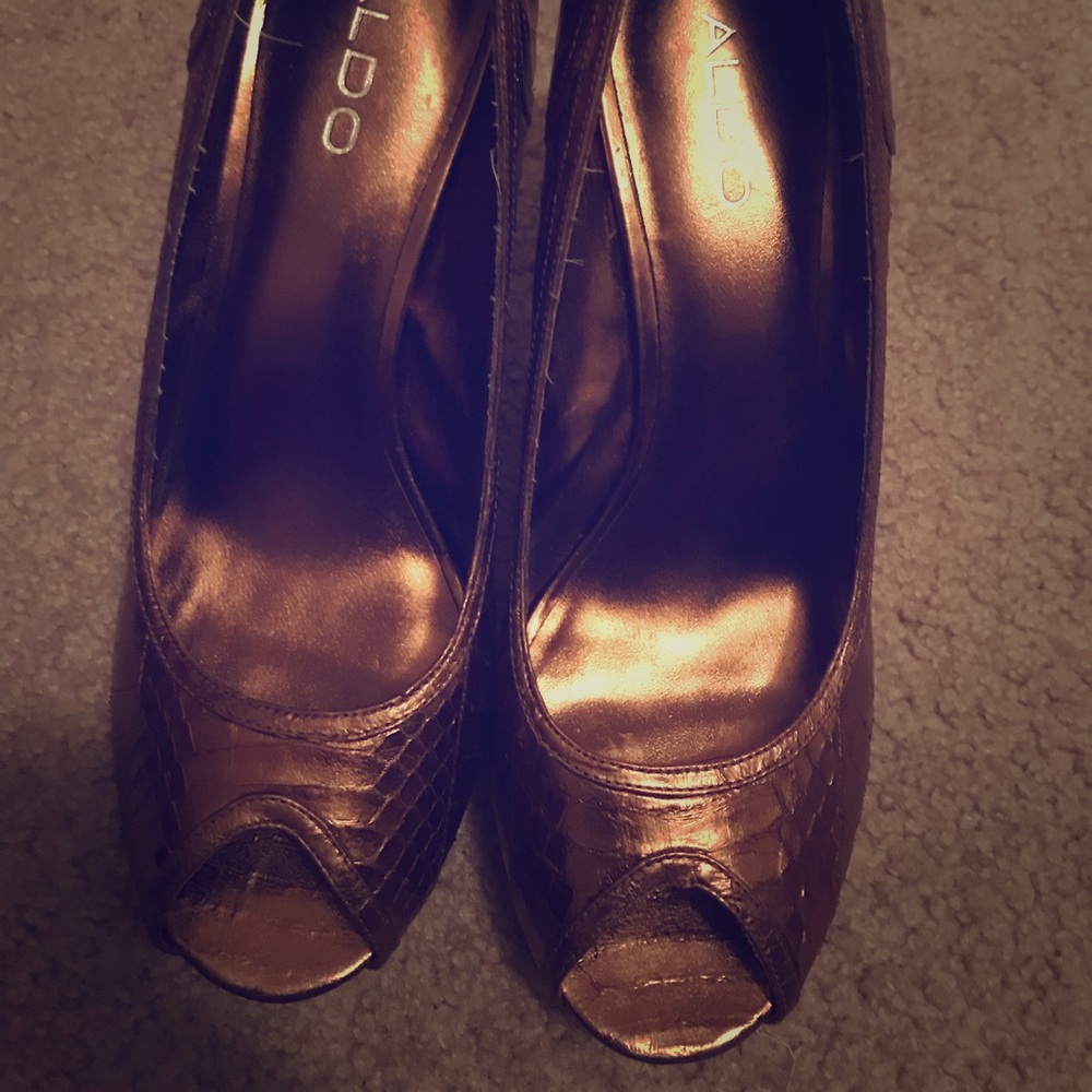 Peep toe Pumps